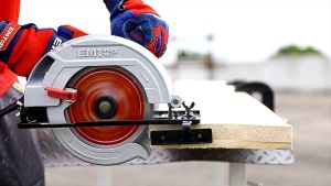 EMTOP เลื่อยวงเดือน 7 นิ้ว งานหนัก 1600 วัตต์ รุ่น ECSW1853 (Circular Saw) TANG