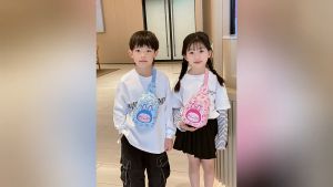 Labubu กระเป๋าคาดอกลายการ์ตูนเด็กกระเป๋าใส่เหรียญกระเป๋าสะพายข้างน่ารักสำหรับสาวๆ