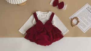 BD159 Body váy yếm nhung đỏ RIOKIDS quần áo cho bé gái sơ sinh đầy tháng thôi nôi đi chơi