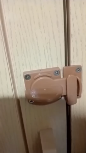 PVC Folding Door Special Latch Lock Indoor Privacy Lock for Bathroom Partition Simple Plastic Hook Catch for Accordion Door