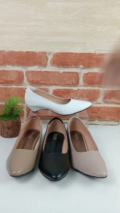 รองเท้าคัทชู ผู้หญิง ทรงหัวแหลม สูง 1 นิ้ว สูงกันลื่นตอกมือ สบาย SM3309