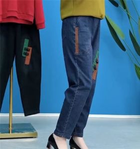ทันสมัย แม่ บุด้วยผ้าฟลีซ หลวม ฮาราจูกุ กางเกงยีนส์ ผู้หญิง เดนิม กางเกง คอลเลกชันฤดูใบไม้ร่วง Rutabaga วัยกลางคนและอาวุโส กางเกงขายาว