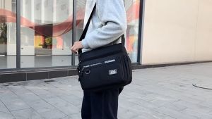 QNQN 2025 กระเป๋าสะพายสะพายสะพายสำหรับผู้ชาย Vintage Large Capacity Letter Casual Mens Large-capacity Business Shoulder Bag Retro Outdoor Crossbody Bag Protable Waterproof Multi Pocket Bag