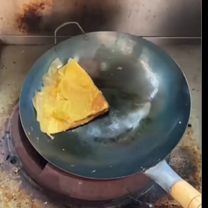 Marino กระทะก้นลึก กระทะจีน ด้ามไม้ หน้ากว้าง 33.6 ซม. NO.Y2248