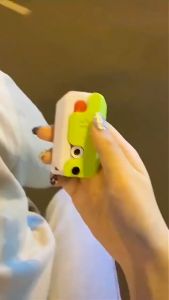 Pisau Gravitasi Wortel Neon: Mainan Dekompresi Interaktif & Cerah