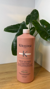 Kerastase Chroma Absolu Fondant Cica Chroma Hair Conditioner 1000ml Repairing anti-porosity conditioner for all types of sensitized or damaged color treated hair.