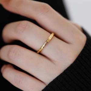Nhẫn Titan Màu Vàng 18K Không Phai Màu Thời Trang Nhẫn Ngón Trỏ Đa Năng Nhẫn Thời Trang Nhẫn Kim Loại Nhẫn Tròn Kim Loại