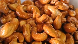 Kacang Mete Pedas Daun Jeruk Mede Thailand Crispi 500 Gram