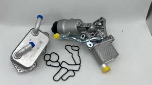 Engine Oil Radiator Cooler Gear Radiator 06E117021J & 06E117021M