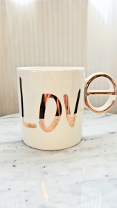 CERAMIC LOVE MUG WITH GOLD HANDLE