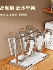 ตู้เสื้อผ้าแบบตั้งได้พร้อมถาดรองน้ำ เครื่องมือจัดระเบียบสำหรับบ้าน วัสดุเหล็กสแตนเลส รูปทรงห้อย ชั้นวางของแบบระบายอากาศ