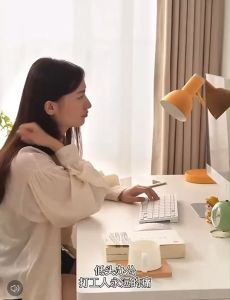 ชั้นวางจอ รุ่นแรกการวางจอ ชั้นวางจอ ลาเป๊ะ ชั้นวางของ ชั้นวางจอ Laptop ชั้นวางโนทบุค โต๊ะวางโน๊ตบูค ถูกสร้างขึ้นใหม่ สำหรับจัดระดับ และ จัดเก็บของ