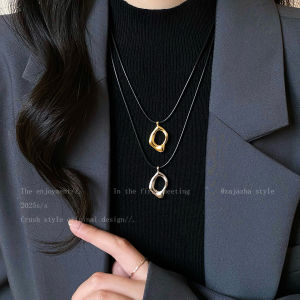 Golden Geometric Hollow Pendant Necklace Womens Style Autumn Winter Luxury Sensation Sweater Chain Pull out Layering Accessory