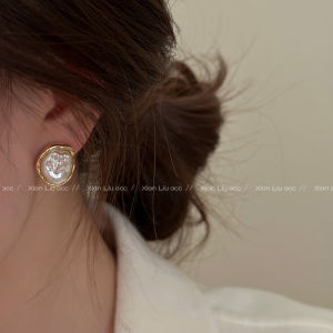 Luxurious Baroque Pearl Earrings Unique Design High-End Fashion Accessories for Women with Elegant and Minimalist Style