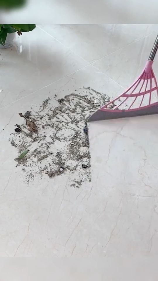 RANDOM COLOUR Easy Magic Broom Sweeper Stand Mop Wiper Sweeping Cleaning Bathroom Toilet Kitchen Penyapu