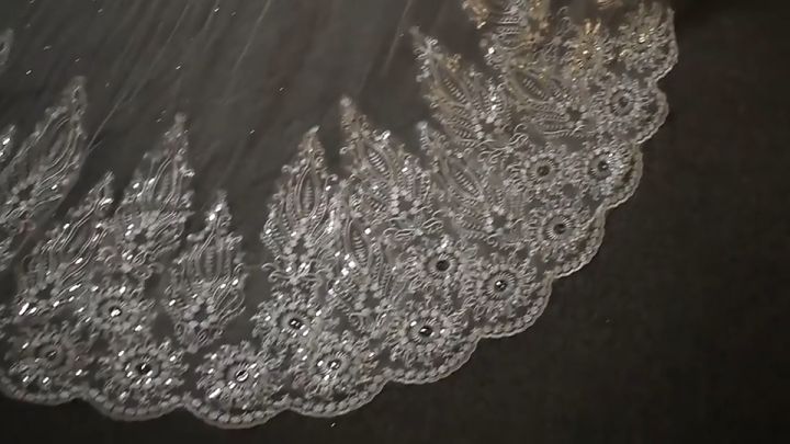 Two Layers Floral Lace Bridal Veil / 