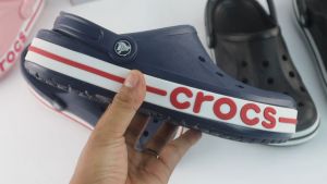 Sandal Pria dan Wanita Crocs Baya Clog: Desain Ergonomis & Tahan Lama