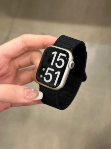 Uhada | Winter Suitable High-end Design Women Silicone Magnetic Apple Watch Band