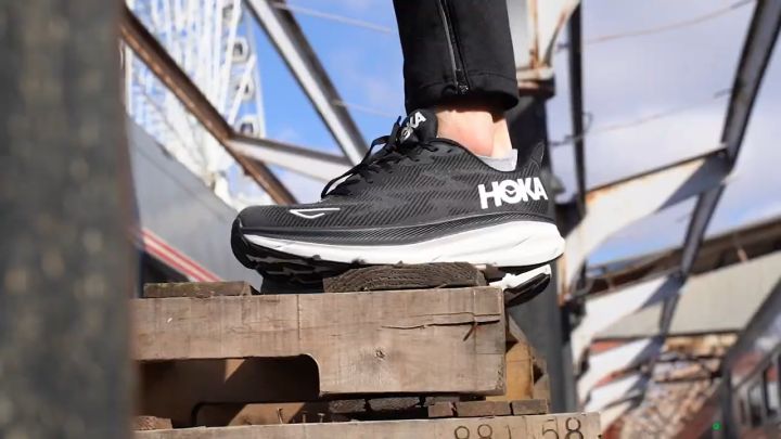 【5.5Flash Sale ของแท้ 100%】HOKA ONE ONE CLIFTON 9 Men's Summer Clifton 9 Running Shoes CLIFTON 9 Lightweight Breathable Cushioning Black and White