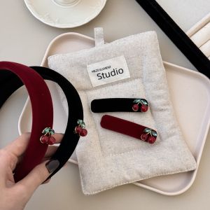 เครื่องประดับผมผ้ากำมะหยี่สีแดงสไตล์ฝรั่งเศส ทรงหัวเข็มขัด เครื่องประดับผมสไตล์วินเทจ หรูหรา ดีไซน์เล็ก เครื่องประดับผมแบบใหม่