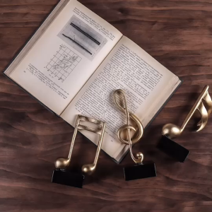 C1009B047 FAMITOSS ของแต่งห้อง ของแต่งร้าน เครื่องดนตรี ตัวโน้ต แซกโซโฟน ไวโอลิน ของตั้งโชว์ ของตั้งโต๊ะ แต่งบ้าน