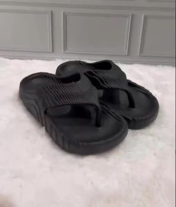 Sandal trendi dengan sol lembut untuk pria dan wanita sandal pria anti slip flip flop pria