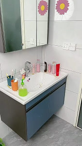 ชั้นวางของติดผนัง พลาสติกอย่างดี กาวติดแน่น กันน้ำ ไม่เป็นสนิม ประหยัดพื้นที่การใช้งาน บ้านเป็นระเบียบมากขึ้น