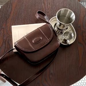 Vicky กระเป๋าทรงอานสะพายข้าง รุุ่น Vi152 หนังPUมันเงา ปรับระดับได้ ใช้ได้หลายโอกาส (3สี ดำน้ำตาลแดง)