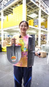 คราด เครื่องมือการเกษตร คราดคราดเพื่อขูดมูลสัตว์ และเอาคราดหิมะออก พลั่วหิมะเพื่อคราด