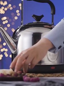 Large capacity stainless steel beeping kettle household heater electric boiling water 1500W fast boiling kettle