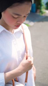 HONYAN Tas Wanita Netaly Sling Bag Resleting Tali Panjang Tas Mini Handbag Kekinian