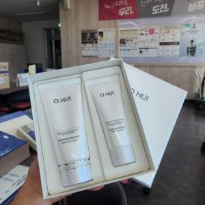 [HÀNG CHÍNH HÃNG] Set Sữa Rửa Mặt Trắng Da Mờ ƞám O.H.U.I Extreme Bright Cleansing Foam (160ml & 100ml)