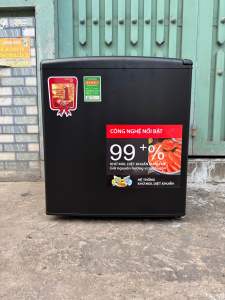 Tủ lạnh mini đen 99% công nghệ mới nhất phù hợp cho văn phòng hoặc gia đình.
