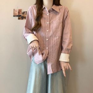 เสื้อเชิ้ตแขนยาวลายทางสีชมพูสไตล์เกาหลี ทรงหลวม สำหรับผู้หญิง ฤดูใบไม้ร่วง 2024 แฟชั่นใหม่ ไซส์ใหญ่ แขนยาว ทรงหลวม