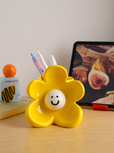 BHM Ceramic Pen Holder Desktop Decoration Office Supplies Cute Style Gift for Girls Work Desk Decorations Chinese Crafts