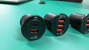 Ổ Cắm Điện Ô Tô 24V 12V USB 3 Cổng Bộ Sạc Nhanh Cho iPad iPhone Điện Thoại Di Động Trên Ô Tô Thuyền Bộ Chuyển Đổi USB-C Kim Loại