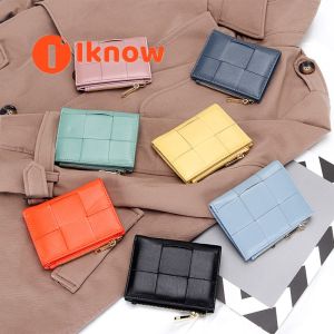 ฉันรู้ว่ากระเป๋าสตางค์ใบสั้นหนังแกะนำเข้าหรูหราสำหรับผู้หญิง-2025ใหม่สไตล์เกาหลีทอหนังพับคลิปเงินขนาดเล็ก