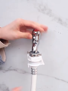 ท่อน้ำเข้าเครื่องซักผ้า ท่อน้ำ PVC ท่อน้ำเข้าพร้อมข้อต่อโลหะสำหรับชิ้นส่วนเครื่องซักผ้าอัตโนมัติ