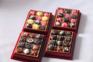 Miniature Chocolate Model Toy Accessories Fast Food Box Simulation Food for Dollhouses Kids Role Play Toys Plastic Material