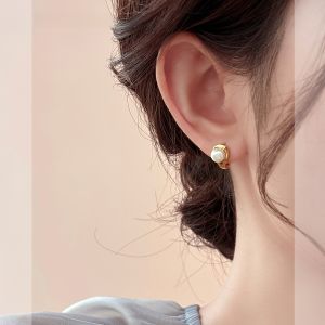 Fashionable Small Freshwater Pearl Stud Earrings for Women Elegant Personality Design Sensation Ear Jewelry Korean Style