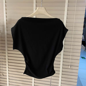 Slimming Effectiveness Shoulder Bared T-shirt with Pleated Detail Waist Cinching One-Shoulder Design Summer 2025 Trend