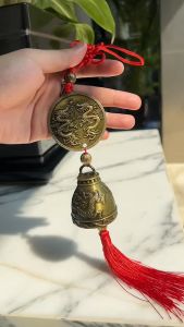 🐲 ระฆังแขวน มังกรคู่ 🔔 ระฆัง ปีทอง การทรัพย์ไหลมา ทองเหลืองแท้, รูปแบบ พู่แดง เรียกทรัพย์ กวักเงินทองเข้าบ้าน ขายดี