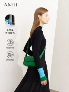 Versatile Fitting Knit Sweater with Colorblock Cuffs 45s Combed