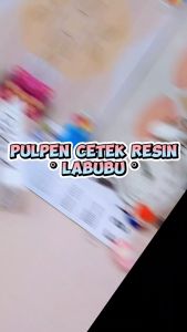 Pulpen Cetek Resin LABUBU Super Cute Lucu Ready 4 Variant Warna Tinta Hitam / Pen Mekanik Resin Mote Labubu Imut Unik Favorit Anak Terlaris Kualitas Terbaik Bisa Grosir dan COD Harga TERMURAH