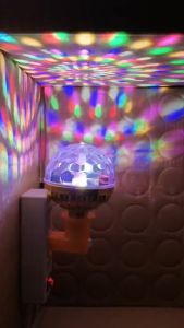 Bóng đèn led tự xoay 7 màu tiệc tùng vũ trường sân khấu full color rotating lamp kèm đui đèn công tắc (Bảo hành)