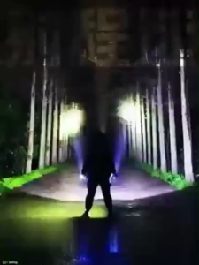 LED ไฟฉายแรงสูง 100000 Lumens ส่องไกล 5000 เมตร TOUTOU