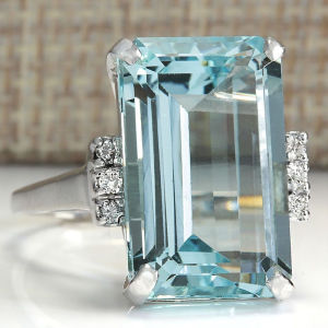 HUITAN Hyperbole แหวนผู้หญิงค็อกเทลปาร์ตี้แหวนขนาดใหญ่ Sky Blue Cubic Zircon PRONG การตั้งค่าของขวัญวาเลนไทน์สําหรับภรรยา