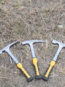 Prospecting Hammer High Carbon Steel Rock Pick Hammer With Pointed Tip And Shock Reduction Grip