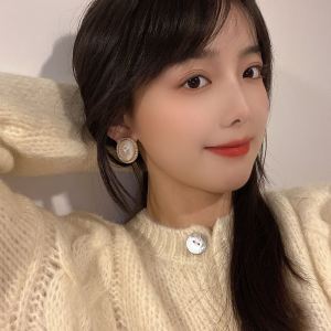 Floral Square Mother-of-Pearl Stud Earrings Womens Retro Hong Kong Style Simple Fashion Jewelry Ear Clips Accessories