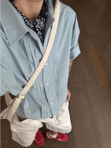 เสื้อเชิ้ตแขนสั้นทรงหลวมสไตล์ย้อนยุคสไตล์อเมริกันสำหรับฤดูร้อนสำหรับทั้งชายและหญิง ผ้าฝ้ายผสมโพลีเอสเตอร์ ระบายอากาศได้ดี ทรงหลวม